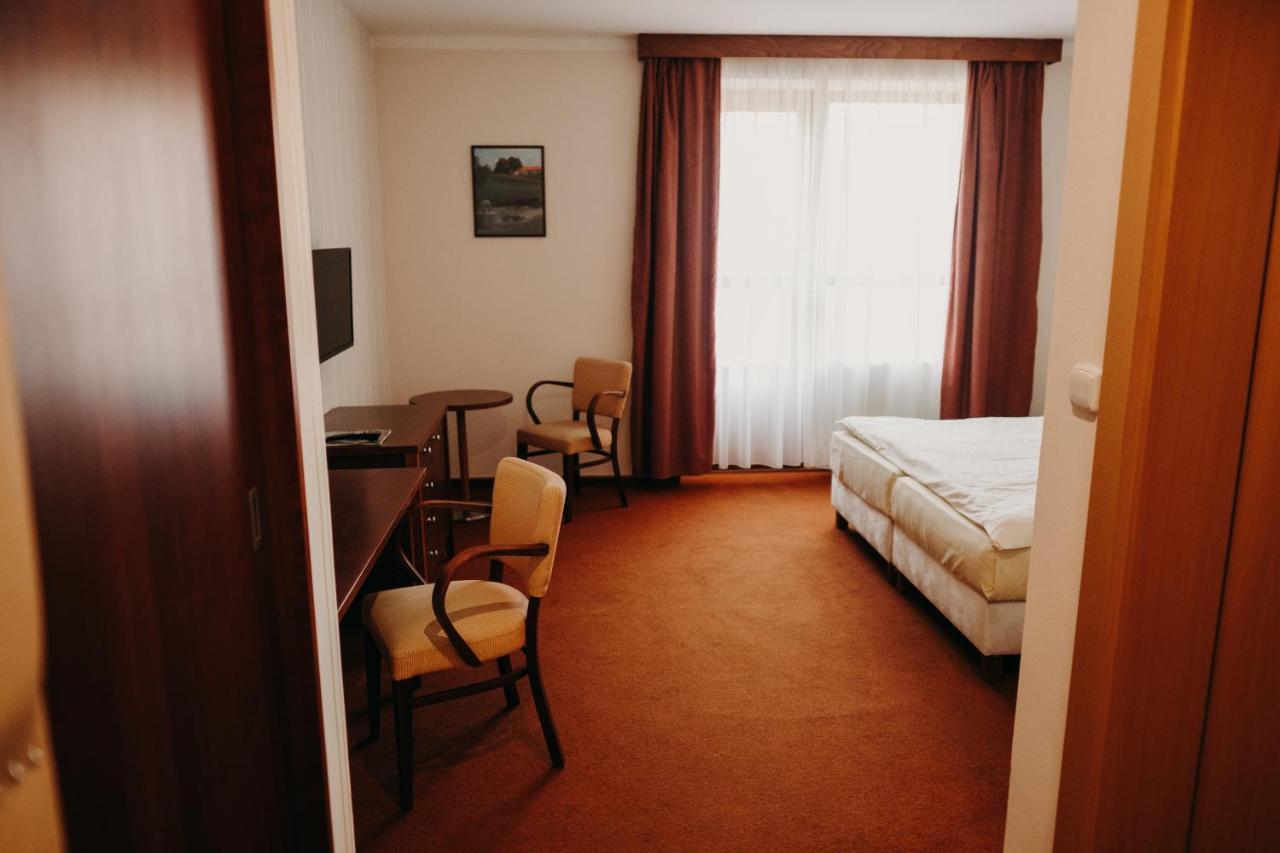 Golf Hotel Austerlitz Exterior photo