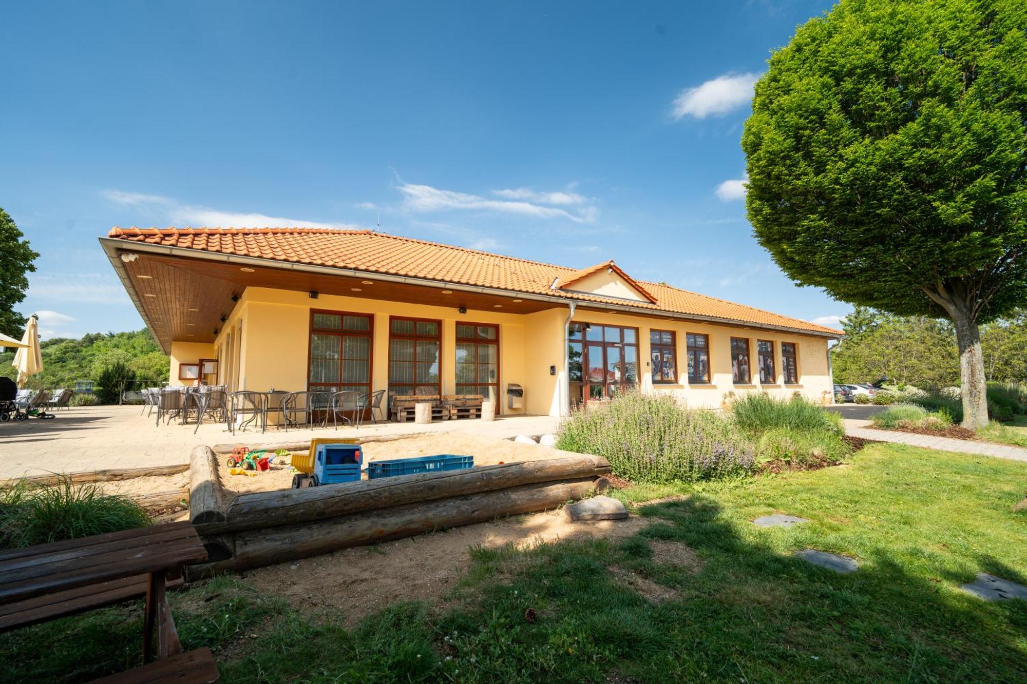 Golf Hotel Austerlitz Exterior photo
